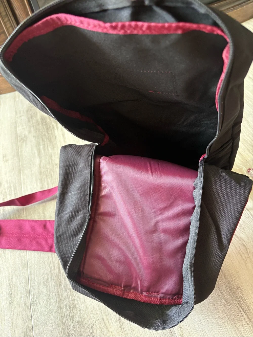 Montana West Black and Burgundy Men's Backpack